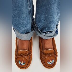 NWT Minnetonka x Free People Ayashe Moccasins ~Brown~